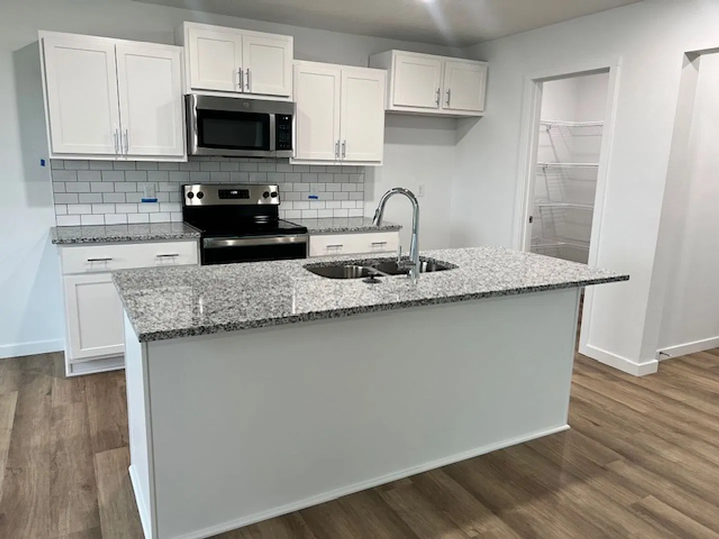 Very Nice 4 Br Home In Willard!! — Photo 2