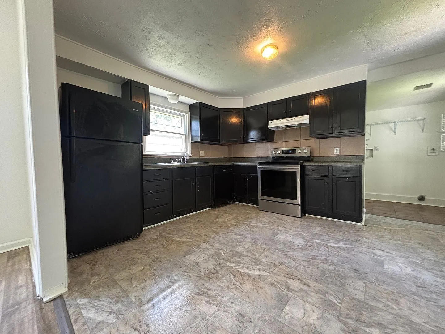 Rent this Beautiful 4 bedroom 2 bath House — Photo 3