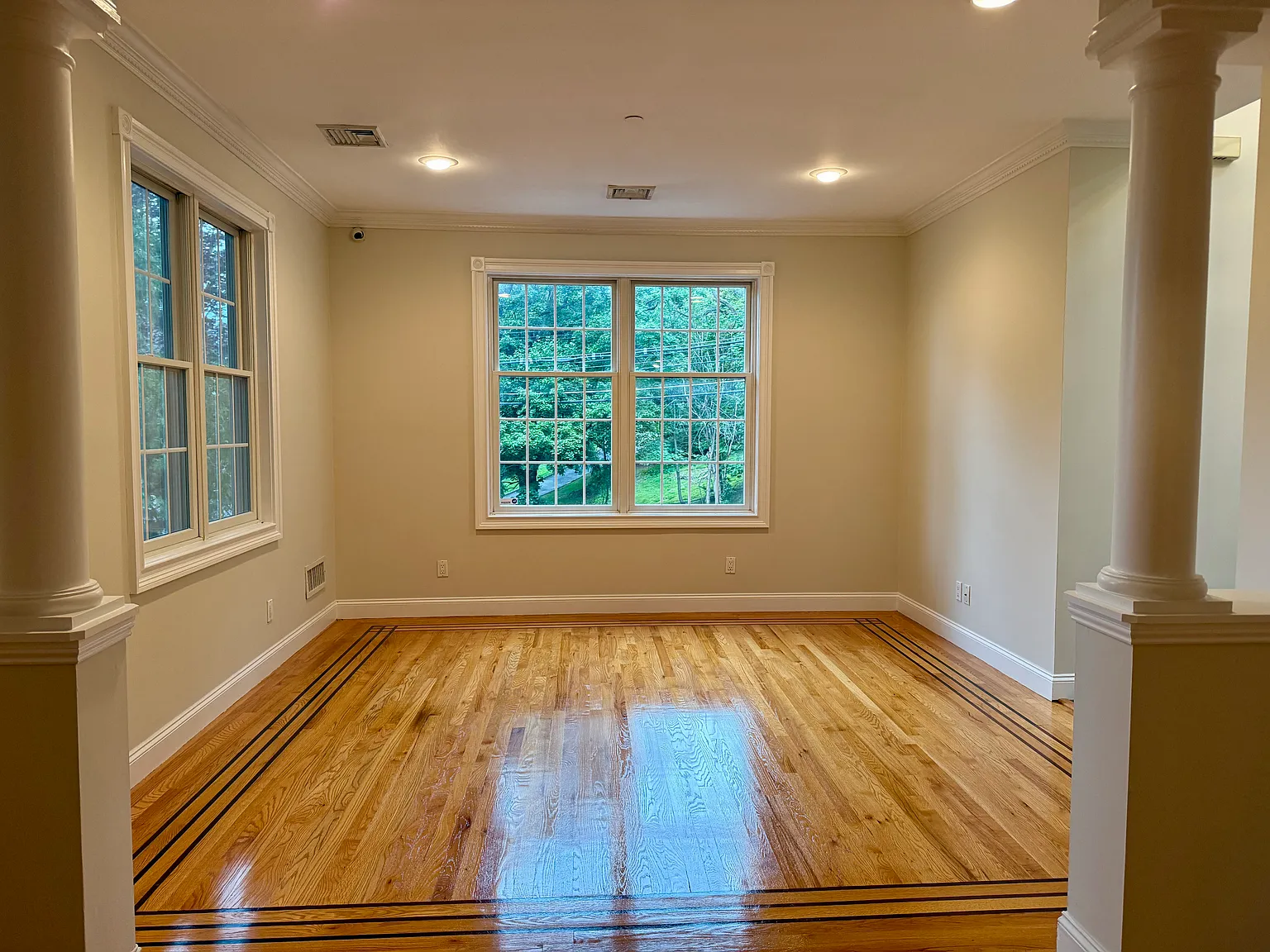 3 bed, 2.5 bath, 2386 sqft, $7,500 — Photo 4