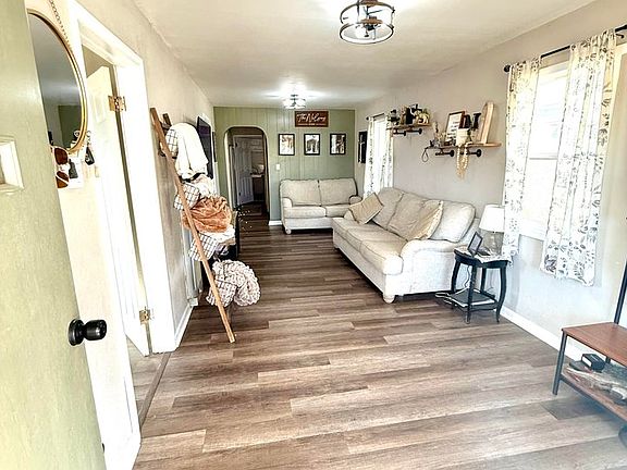 3rd image of 223 N 8th Ave