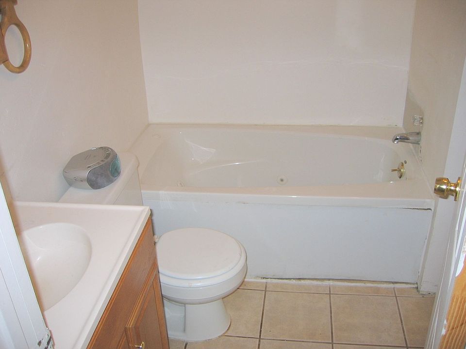 Bathroom with jetted tub