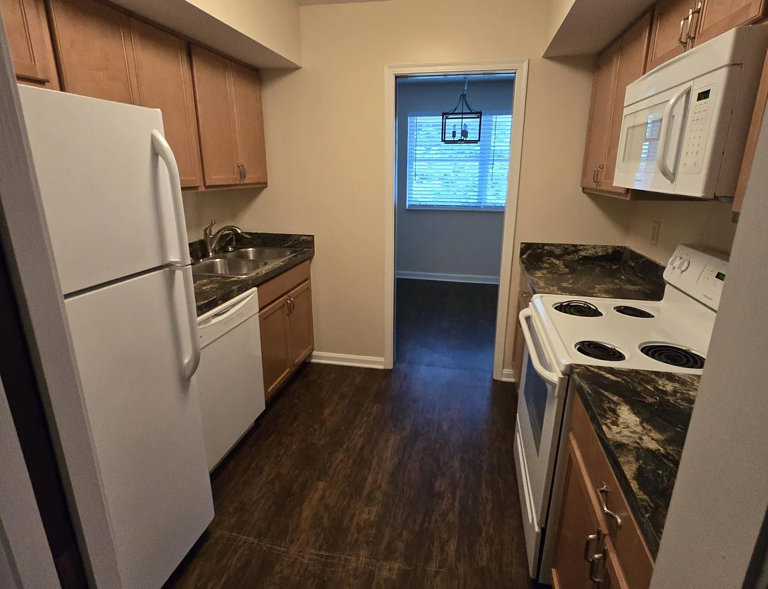 2 bed, 1000 sqft, $1,450 — Photo 3