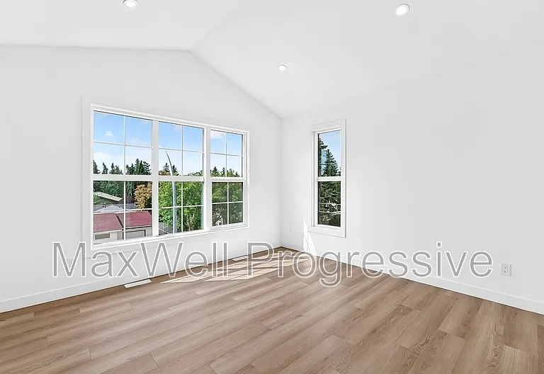 14510 95th Ave NW #MAIN FLOOR — Photo 34