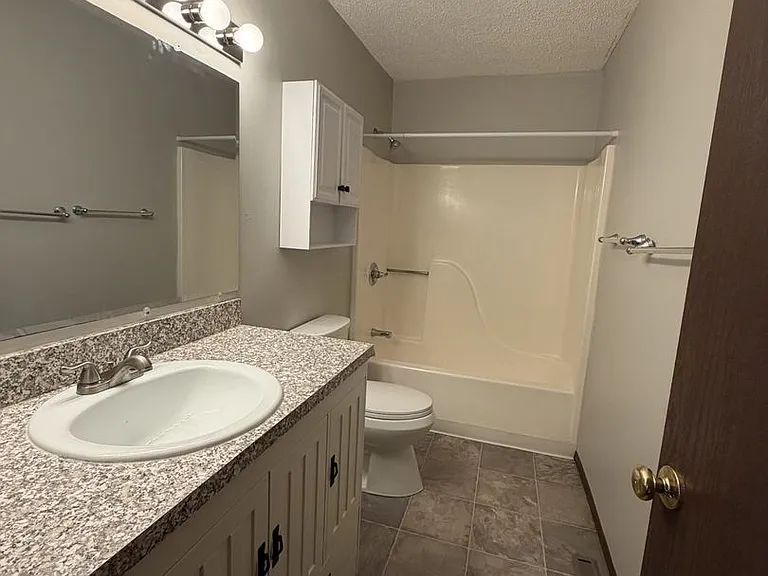 6245 Normandy Dr #10 — Photo 12