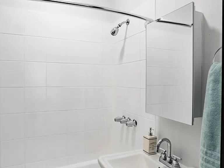 St. Moritz Apartments — Photo 12