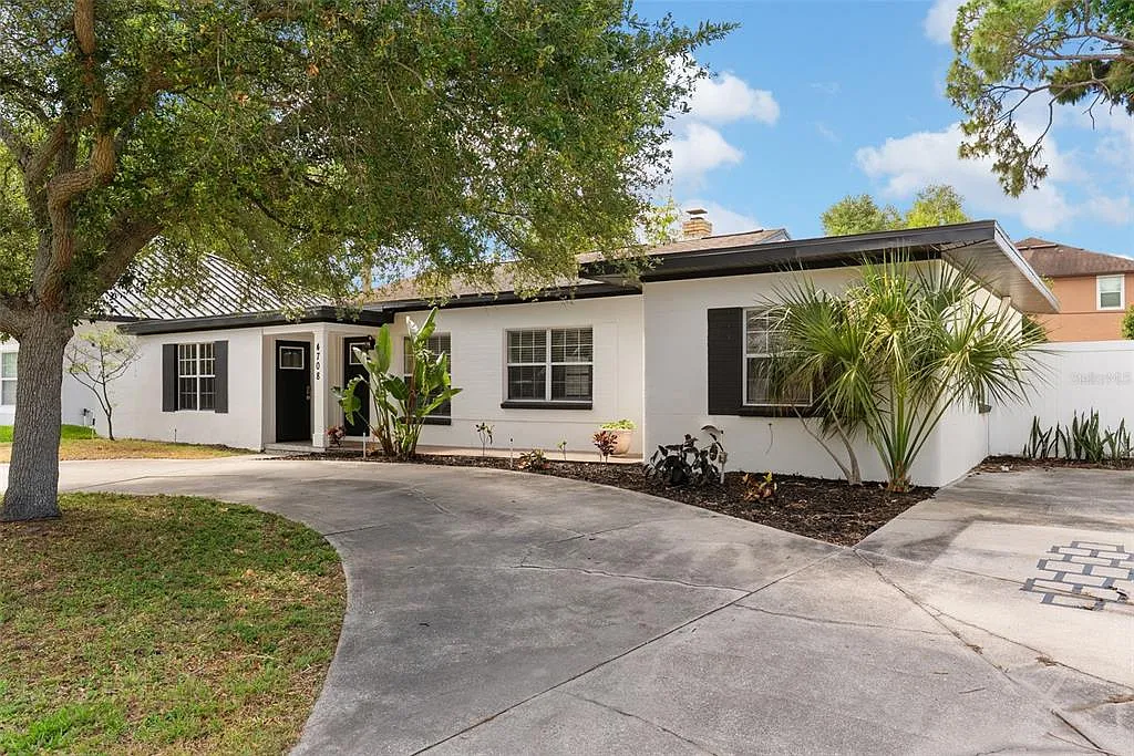 Building Photo - 4708 W El Prado Blvd