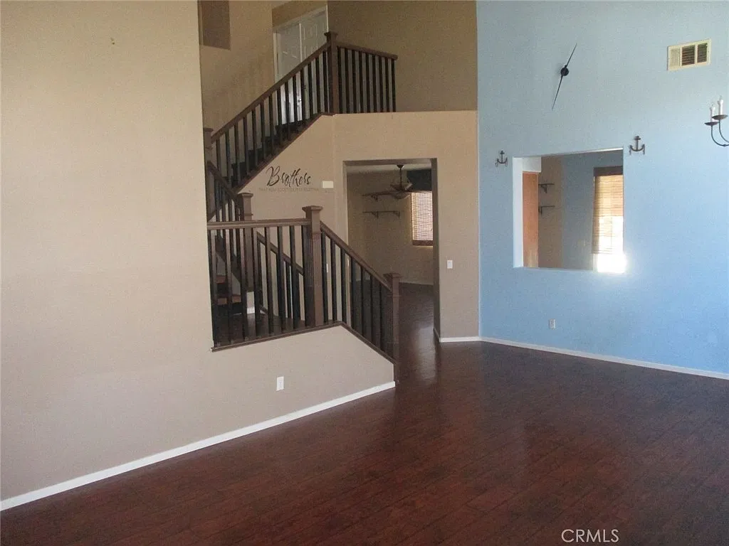5 bed, 3171 sqft, $3,600 — Photo 3