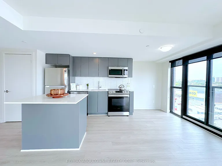 3385 Dundas St W #521 — Photo 4