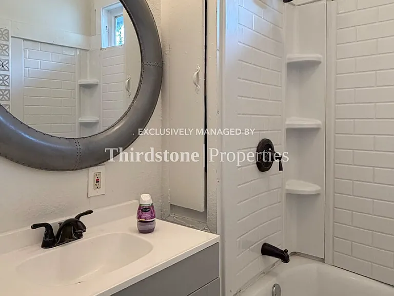 2125 Lambert St — Photo 11