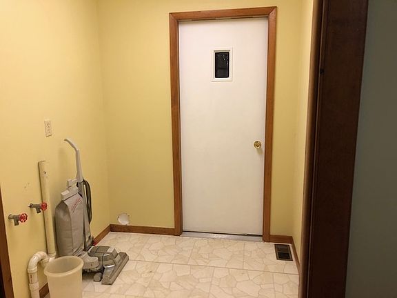 5th image of 834 W Miami Ave