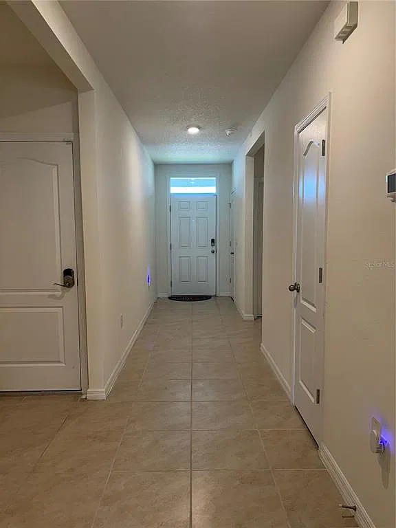 4 bed, 2.0 bath, 1828 sqft, $2,700 — Photo 2
