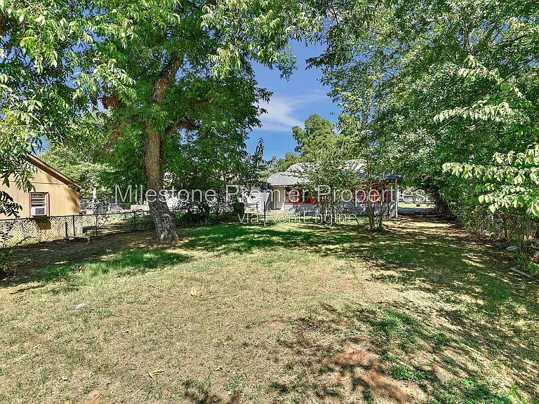 608 W Murray St — Photo 11