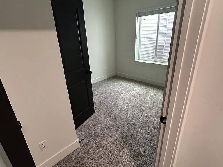 686 S Cutler Ave — Photo 9