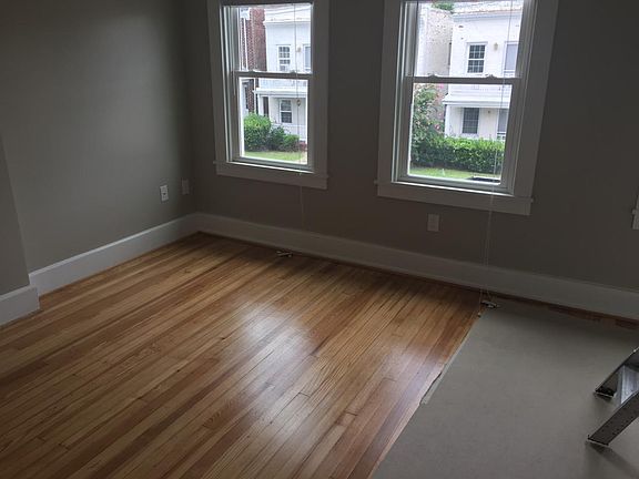 3rd image of 2326 Parkwood Ave