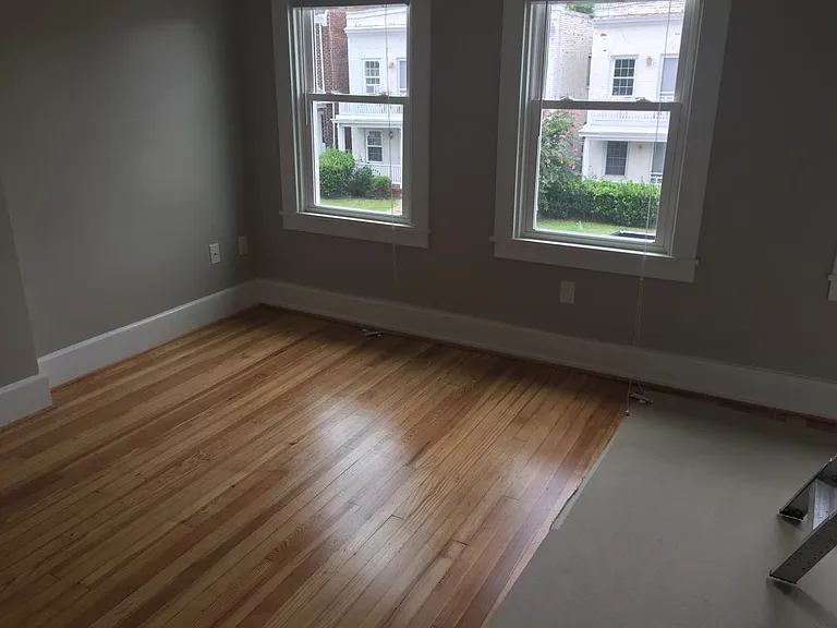 2326 Parkwood Ave — Photo 3