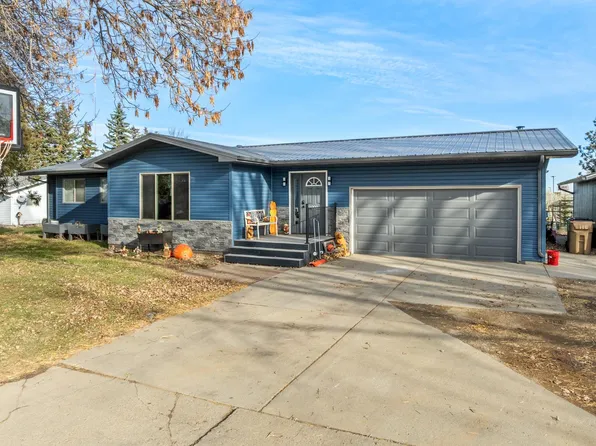 2009 Parkside Dr, Minot, ND 58701