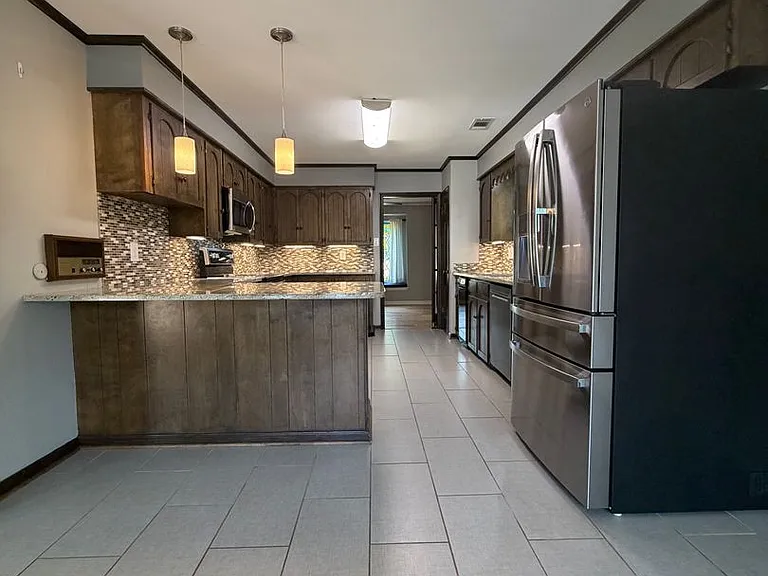 1101 Silverwood Cv — Photo 16