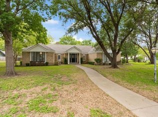 2 Edgebrook Ct, Cleburne, TX 76033