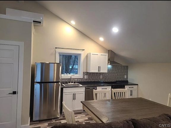 5th image of 14669 Fancher Ave