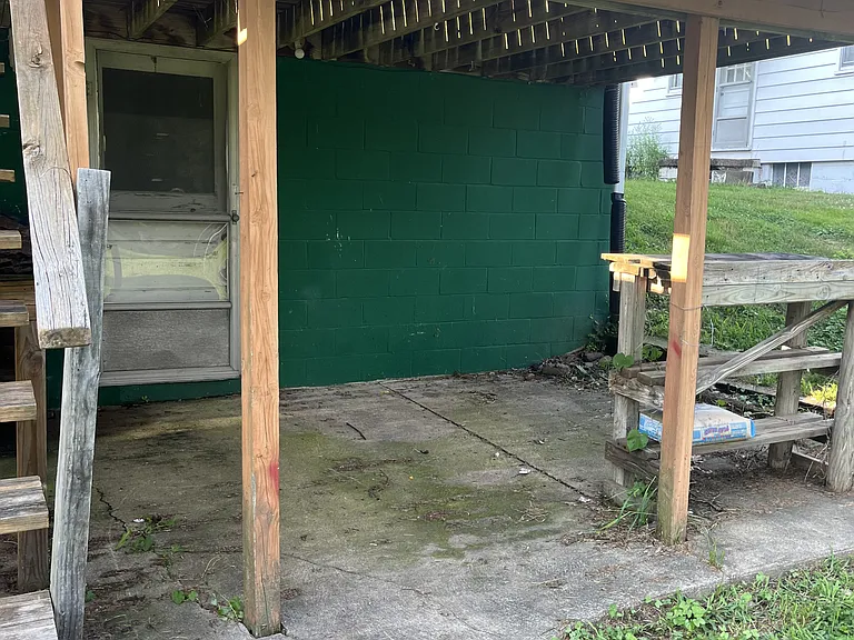 843 Wilson Ave — Photo 3