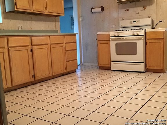 5th image of 366 Addax Dr