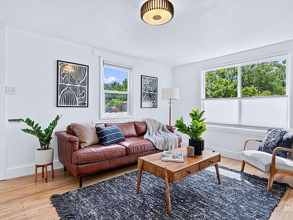 3rd image of 1349 S Division Ave
