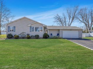 8 Leeward Lane, Commack, NY 11725