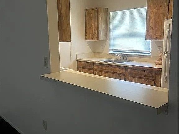 3rd image of 4032 N Edgewater Cir