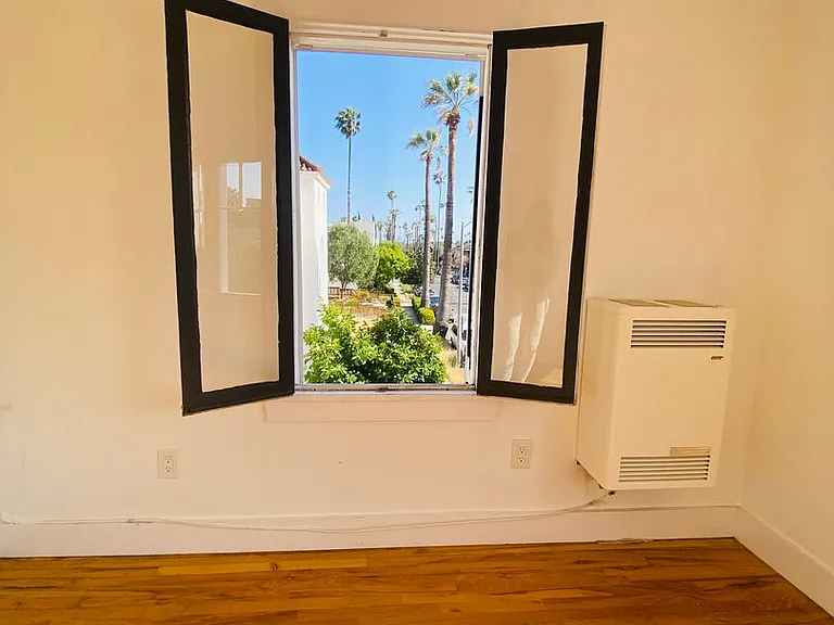 1672 S Harvard Blvd — Photo 53