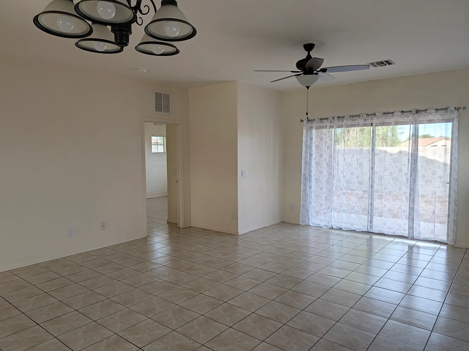 3 bed, 1350 sqft, $2,300 — Photo 2