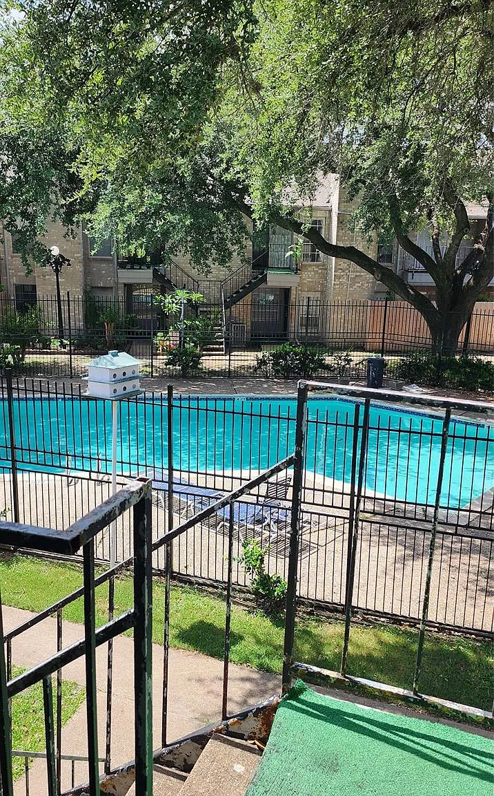 2 bed, 2.0 bath, 1152 sqft, $1,300 — Photo 1