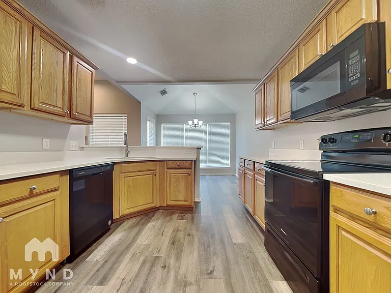 521 Denise St — Photo 12