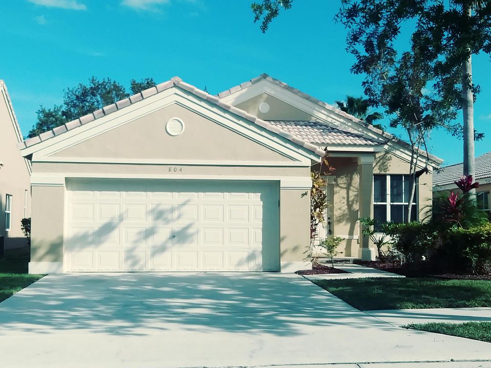1st image of 804 Savannah Falls Dr
