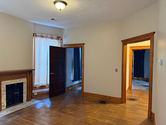 3rd image of 1415 Saint James Ct