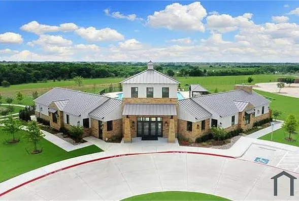 2626 Fieldcrest Ln — Photo 2