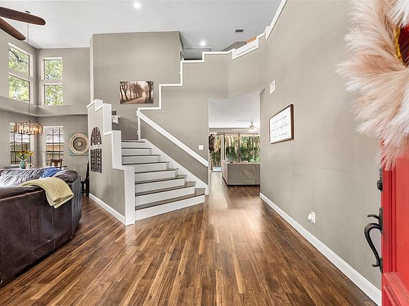 3rd image of 154 S Cochrans Green Cir