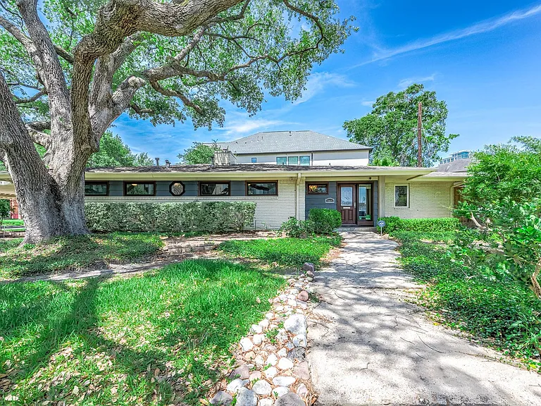 6825 Bellgreen Dr — Photo 1