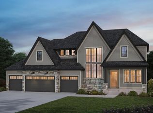4 Sherwood Trl, North Oaks, MN 55127