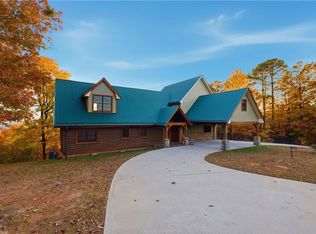 929 Hickory Nut Mountain Rd, Clarkesville, GA 30523