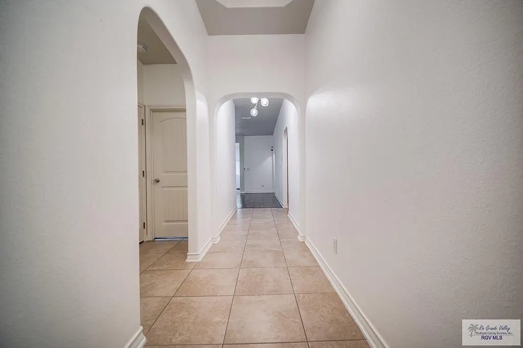 4 bed, 2.0 bath, 1525 sqft, $2,300 — Photo 3