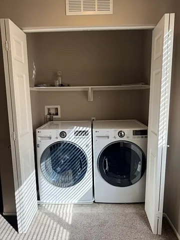 Washer & Dryer / Upstairs