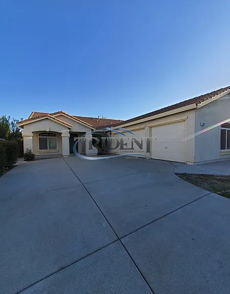 1221 Plumas Links St — Photo 2