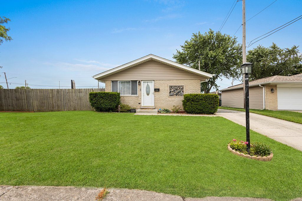 16544 Lisa Ln, Oak Forest, IL 60452 | Zillow