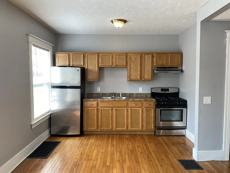 1212-1214 S Plymouth Ave S — Photo 17