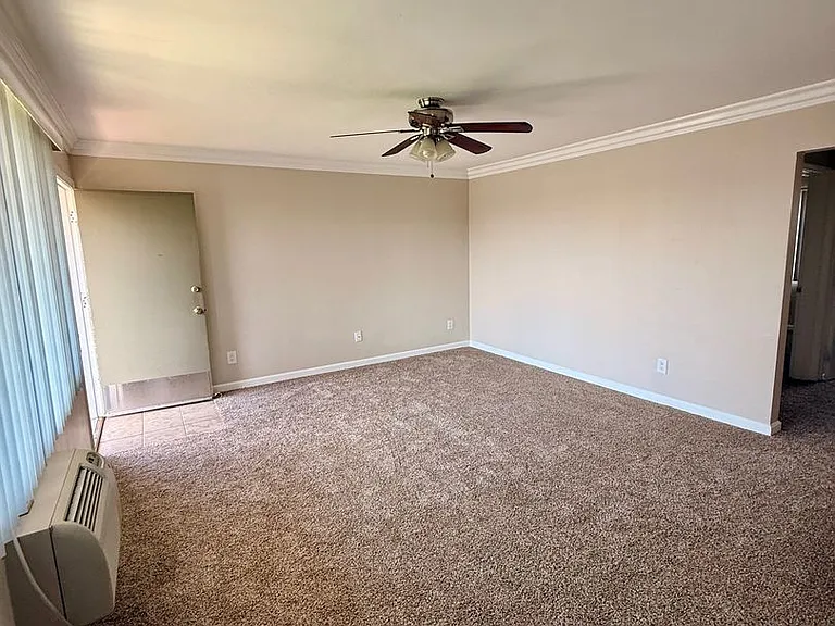 4837-4843.5 Kansas St — Photo 5