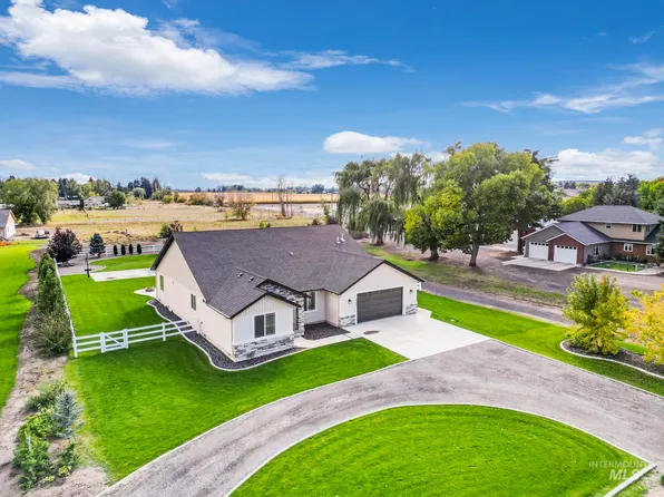 919 9th Ave E, Gooding, ID 83330