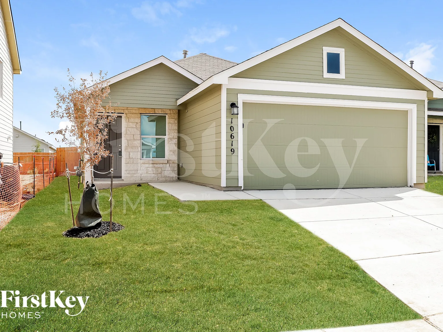 4 bed, 2.0 bath, 1627 sqft, $1,585 — Photo 2