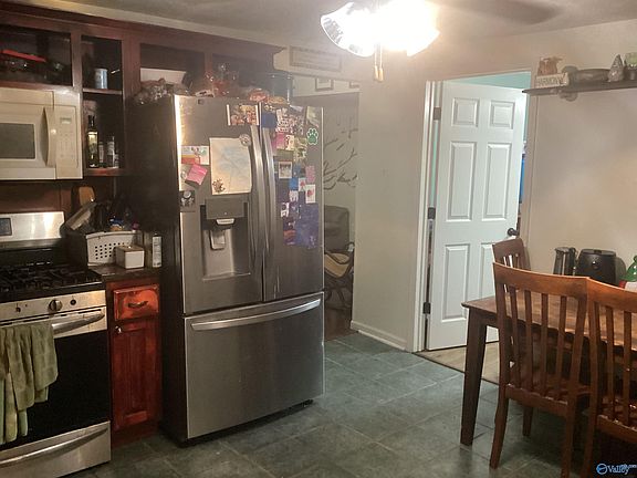 4th image of 1402 Green Valley Rd
