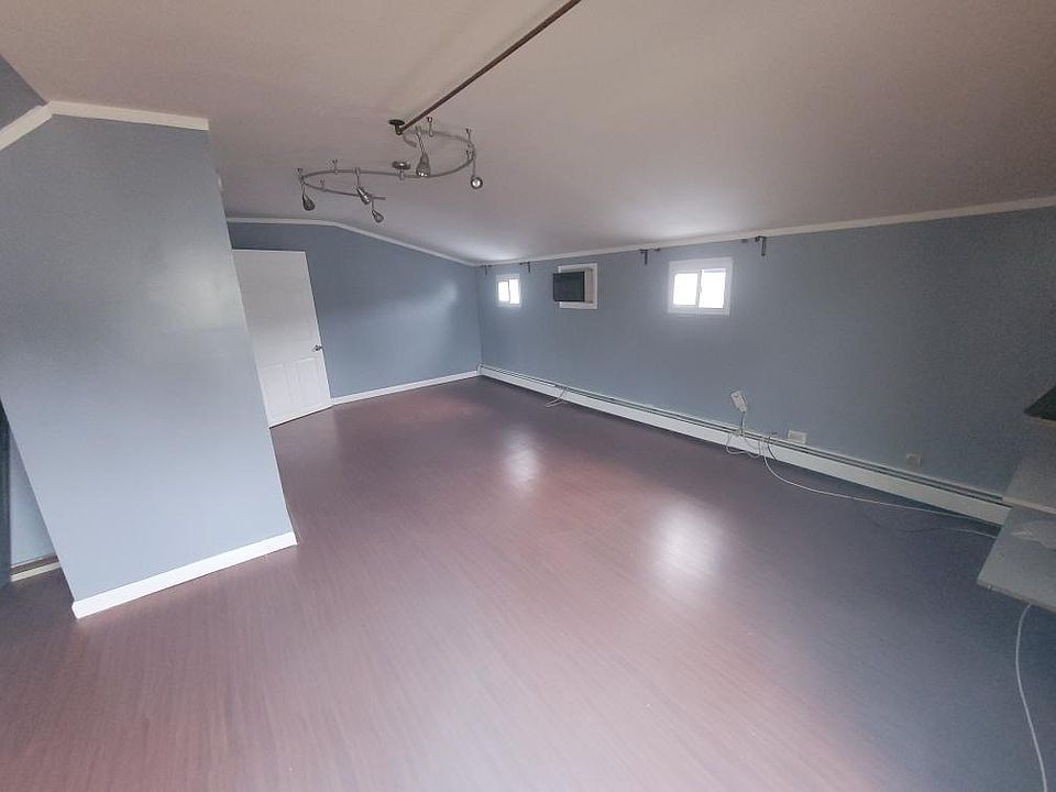 1st image of 62 Montgomery St Floor 3