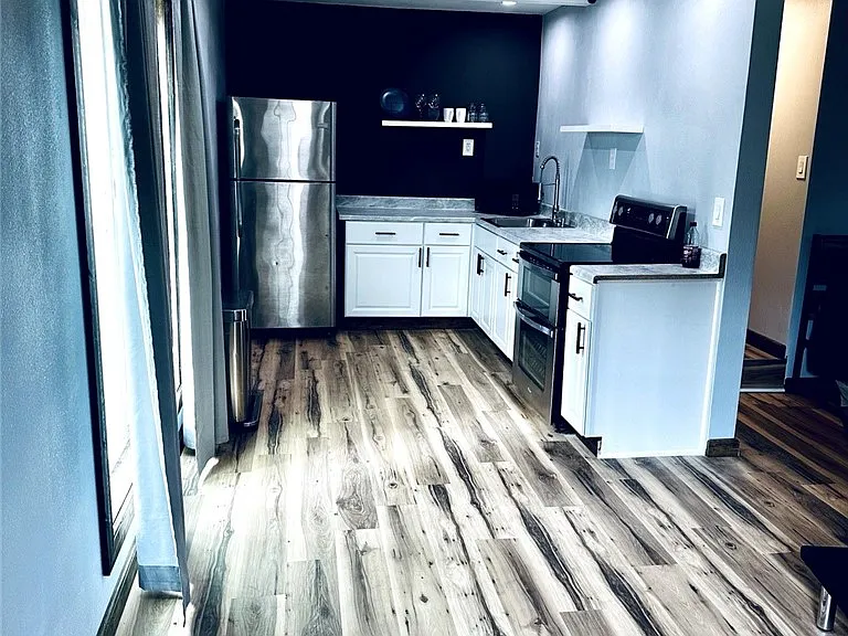 1309 Oak Park Dr — Photo 2